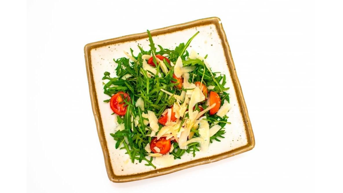 Salata rucola cu rosii cherry
