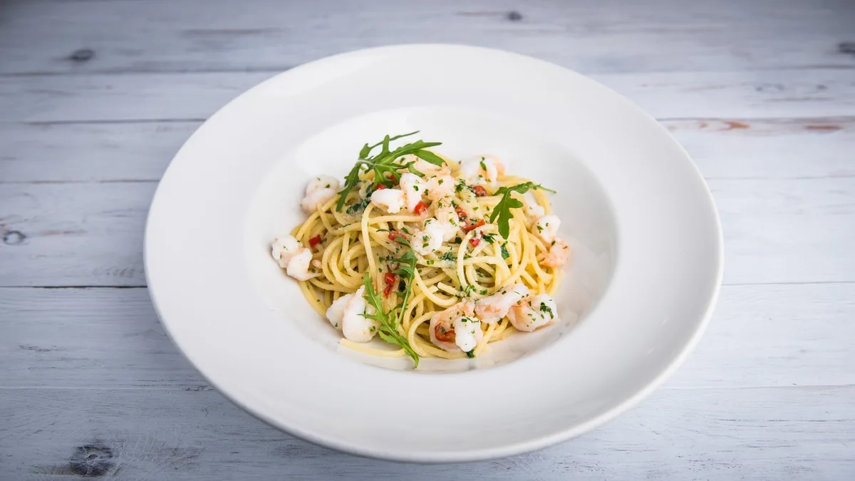 Spaghetti aglio, olio e peperoncino e gamberi