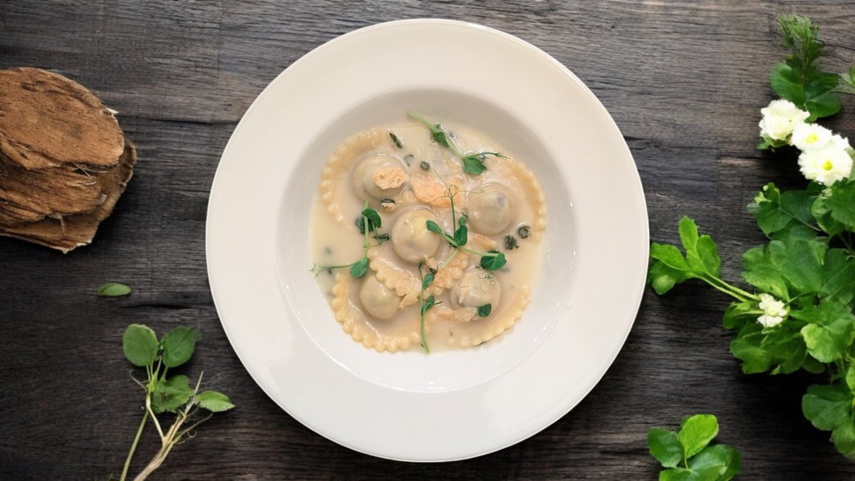 Libamájas ravioli aszalt szilvával vajas zsályával