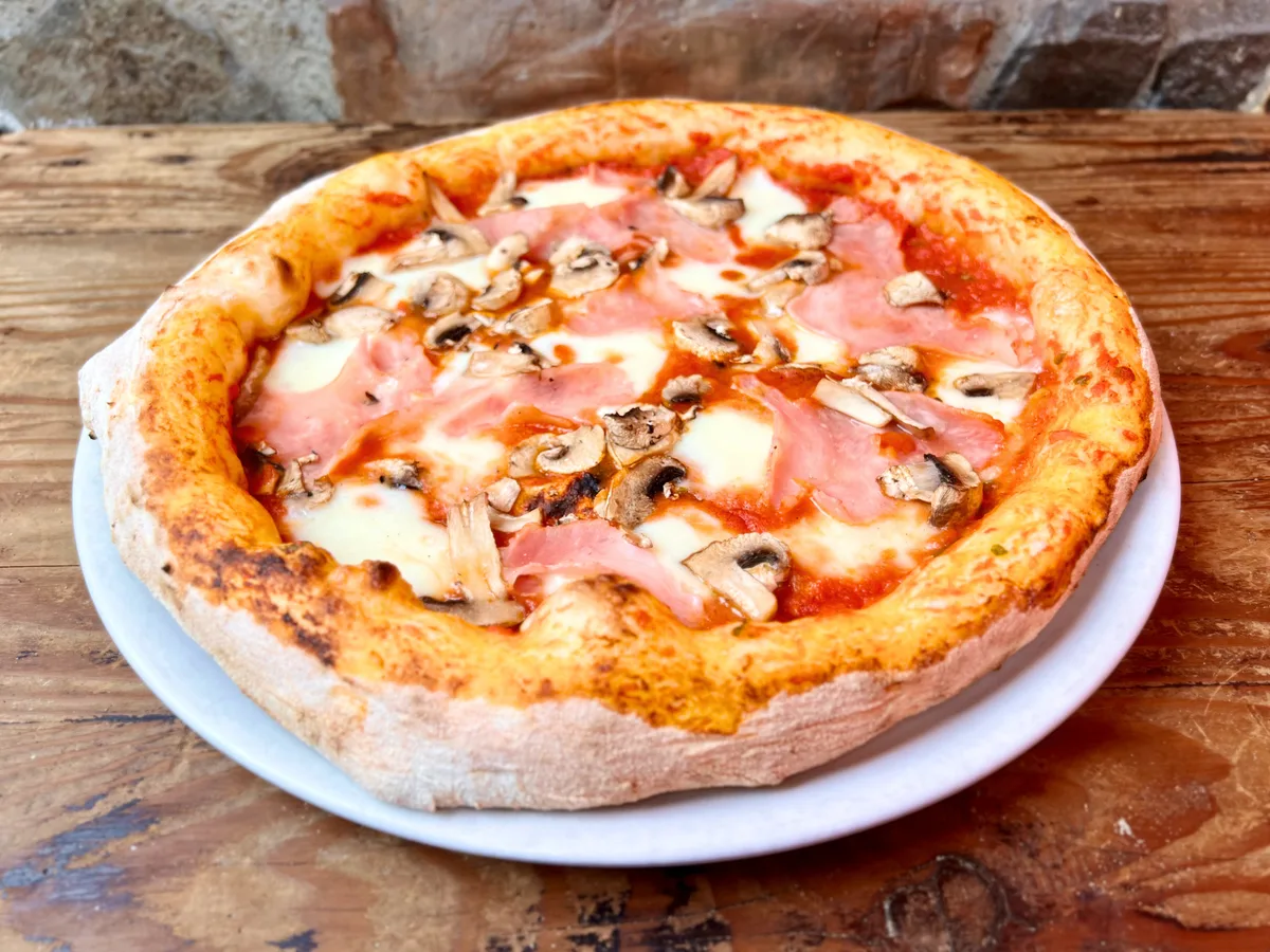 Pizza Prosciutto e Funghi