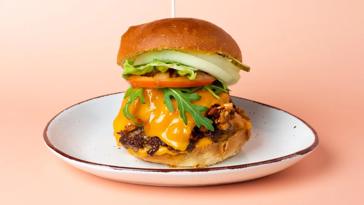 M. Bison Sein Vater Burger