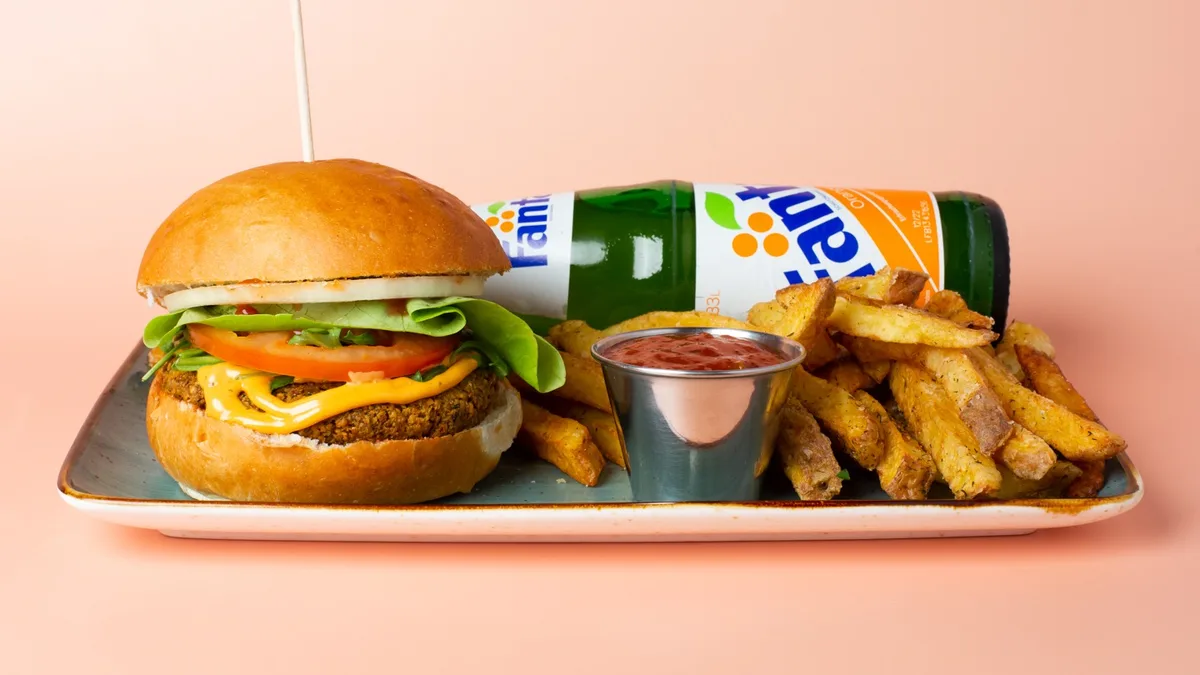 Veggie Burger Menü mit Pommes Frites