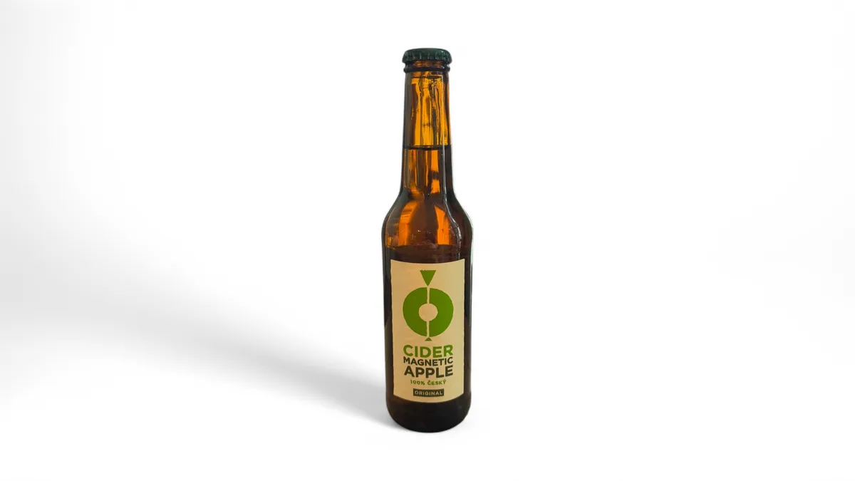 Cider magnetic apple