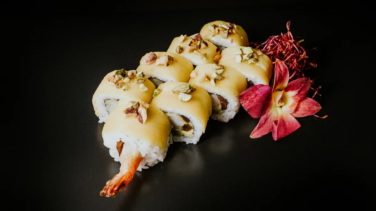 Uramaki ebi mango