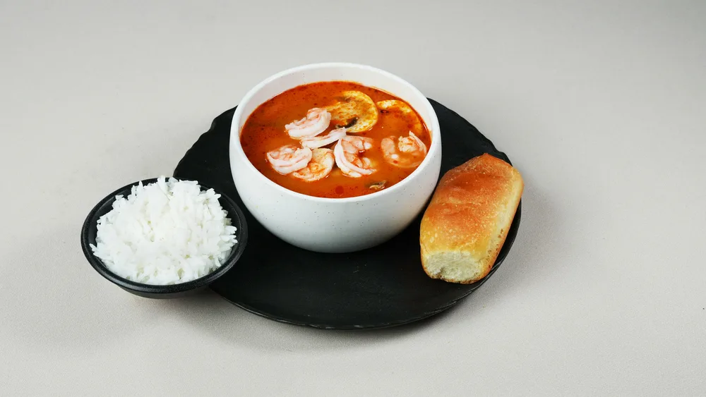 Tom yum with shrimps + rice + bread
