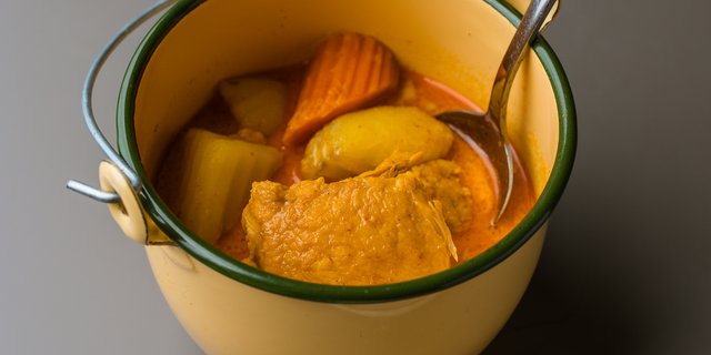 Gaeng Gari Gai (Chicken Yellow Curry)