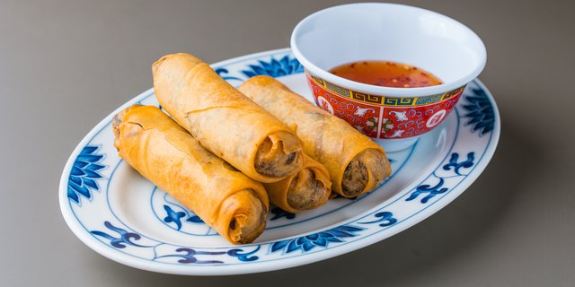 Poa Pia Tod (Crispy Crab Spring Rolls)