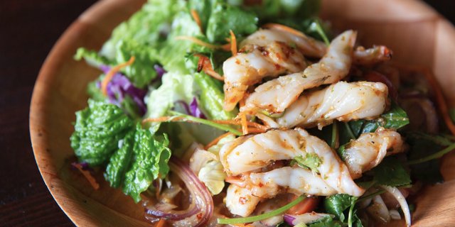 Somtum Koong Sod (Grilled Shrimp Salad)