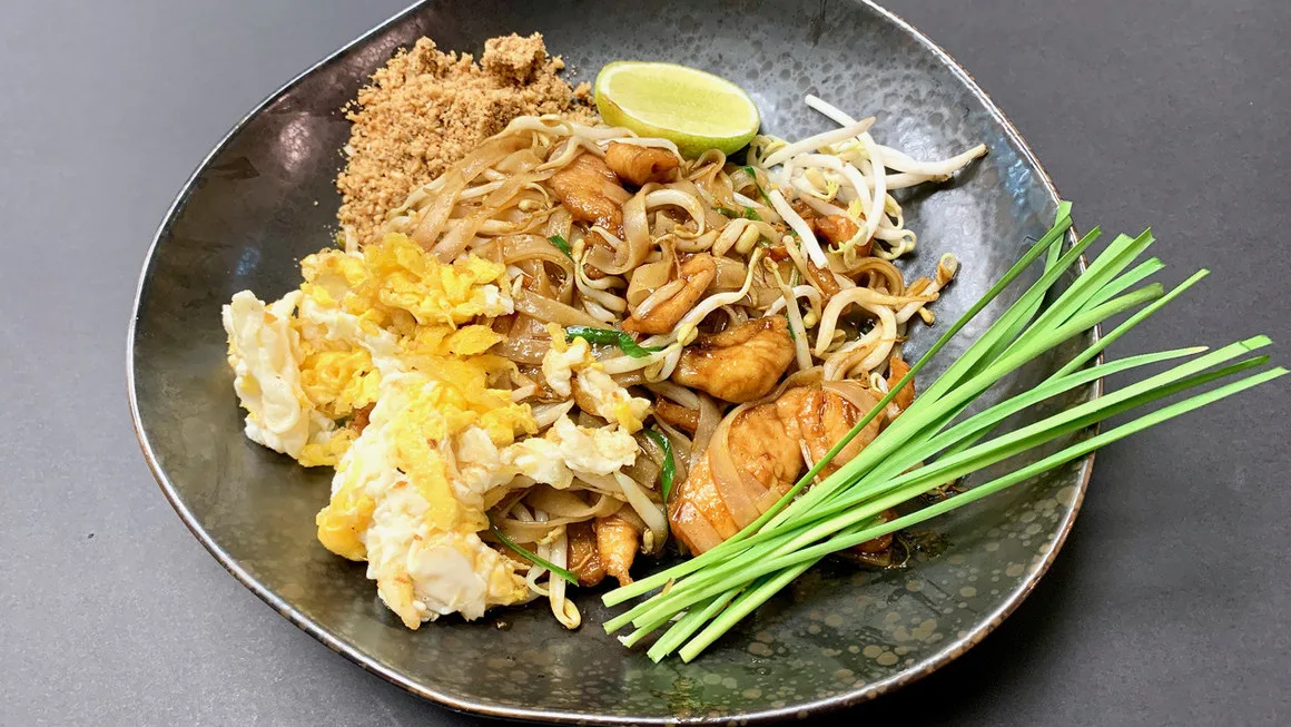 Pad Thai ( Rice Noodles Stir Fry )