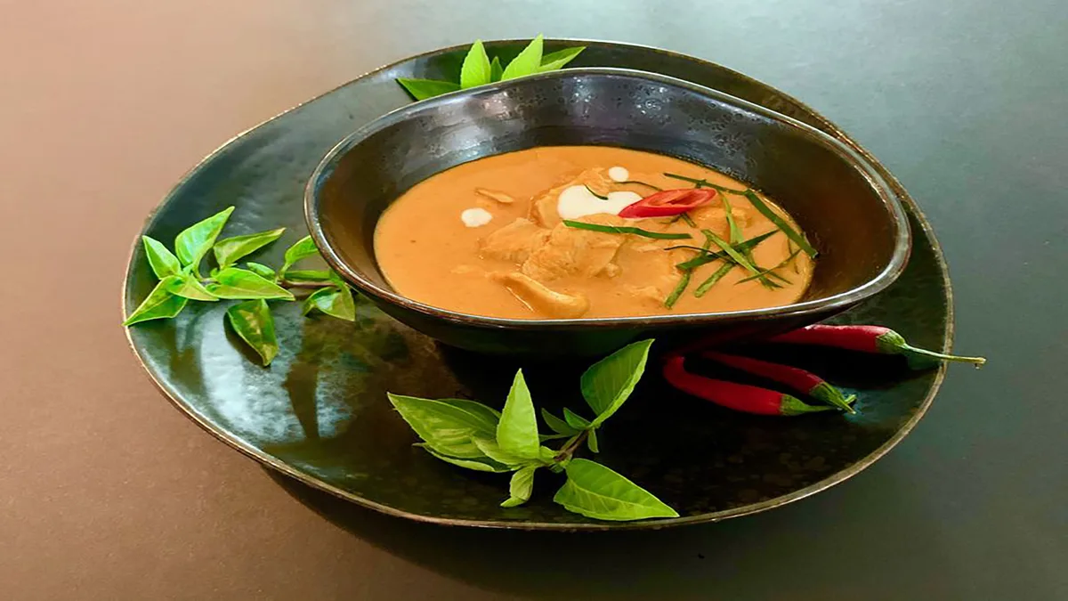 Penang Curry Chicken With Rice (Phanaeng)