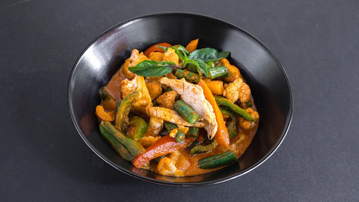 Red Thai Curry With Rice (Kaeng Phet)