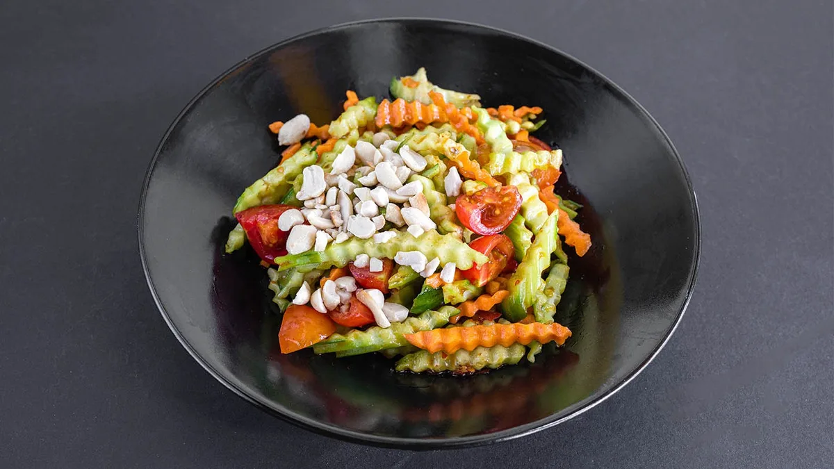 Thai Spicy Cucumber Salad (Tam Taeng)