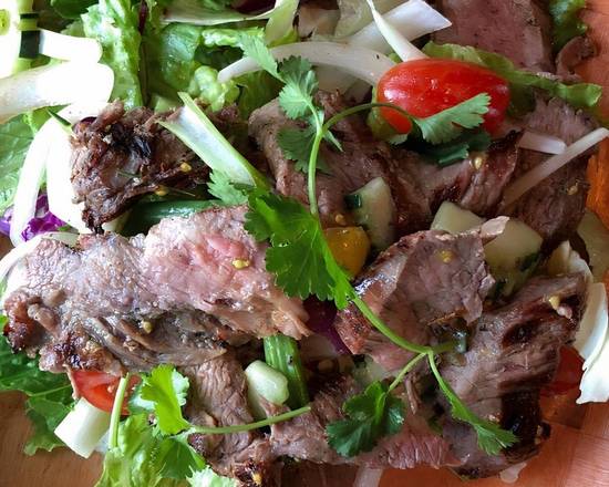 Yum Nuea / Spicy Steak Salad