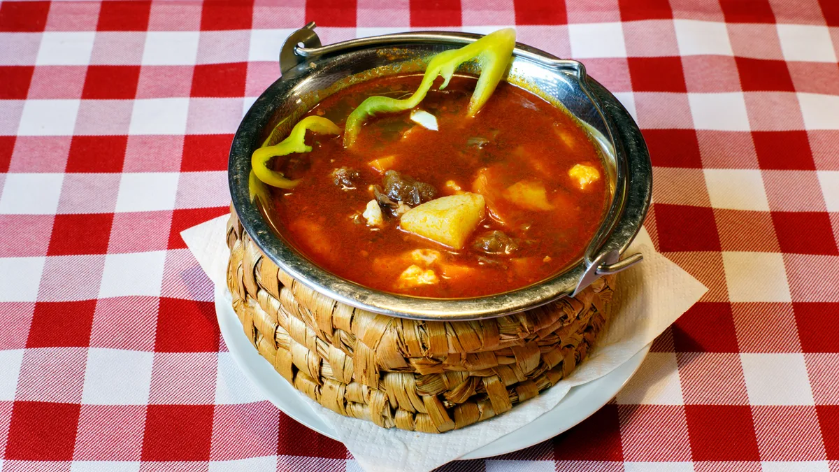 Gulyásleves (nagy adag)