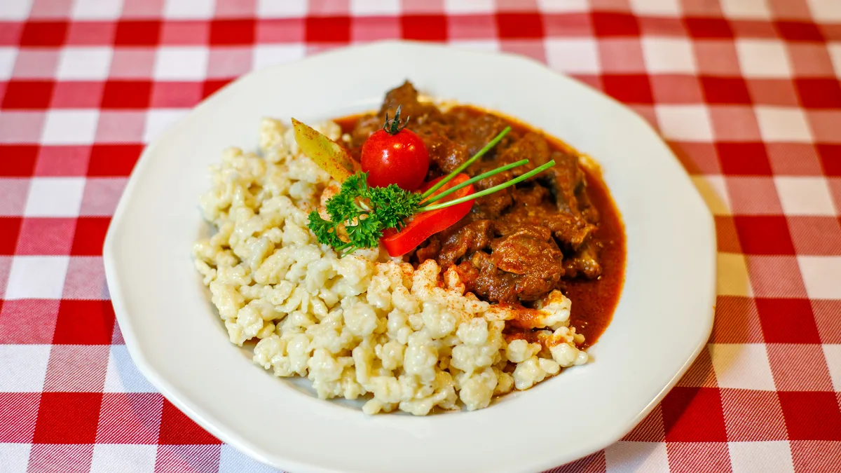 Marhapörkölt galuskával