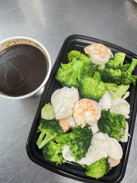 H6. Shrimp and chicken with Broccoli 水煮芥兰鸡虾