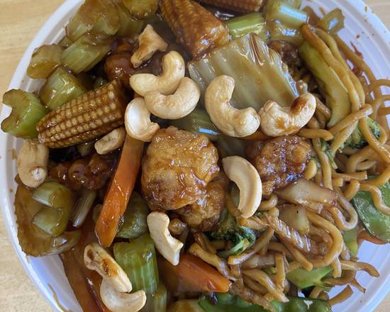 L6. Diced Chicken with Cashew 腰果鸡