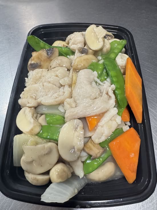L9. Moo Goo Gai Pan 蘑菇鸡片