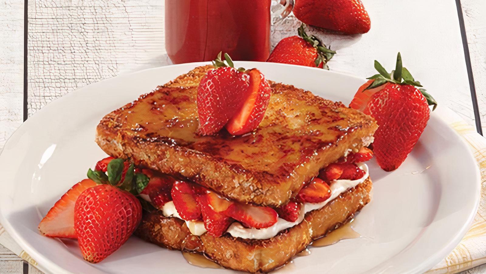 Sandwich croustillant aux fraises  / Crispy Strawberry Sandwich