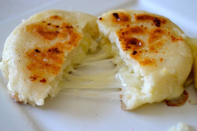 Corn Bread with Cheese (Appetizer)