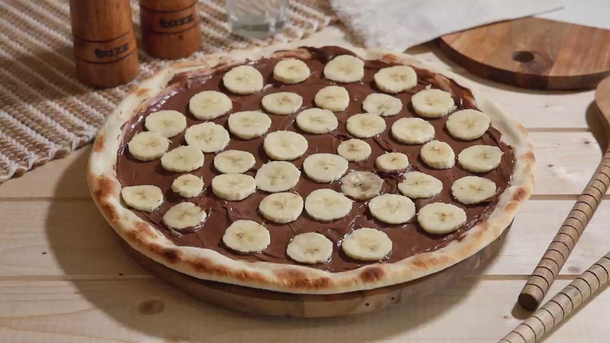 Pizza cu ciocolată și banane