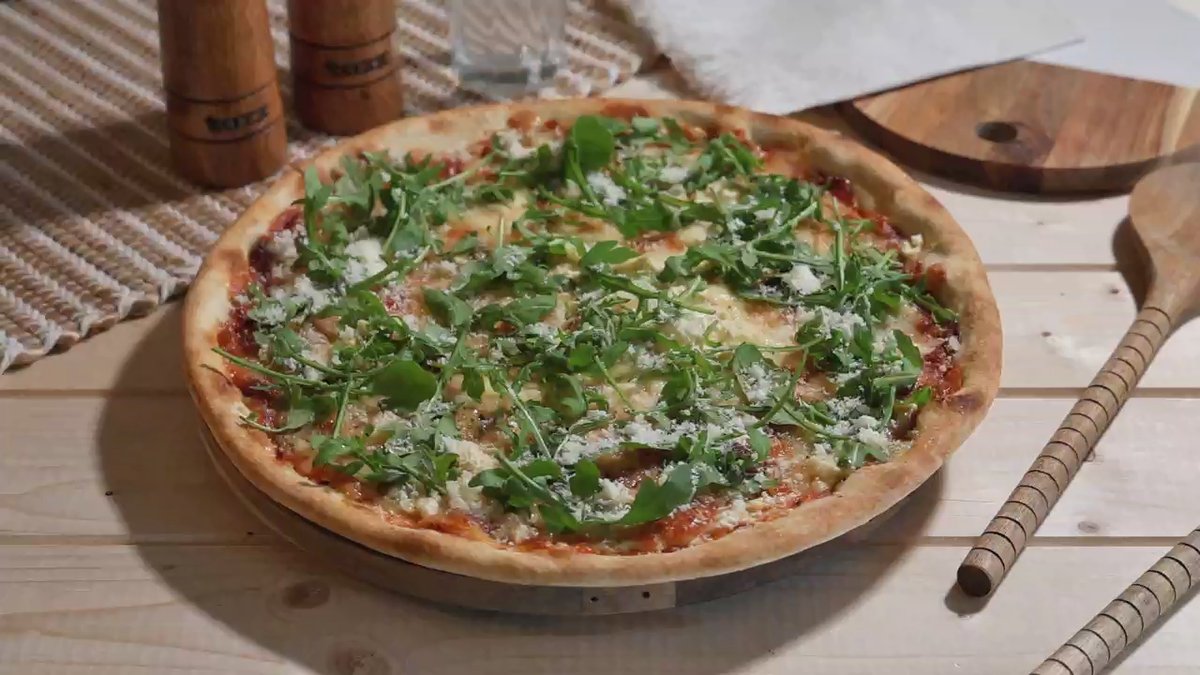 Pizza Quattro formaggi and rucola