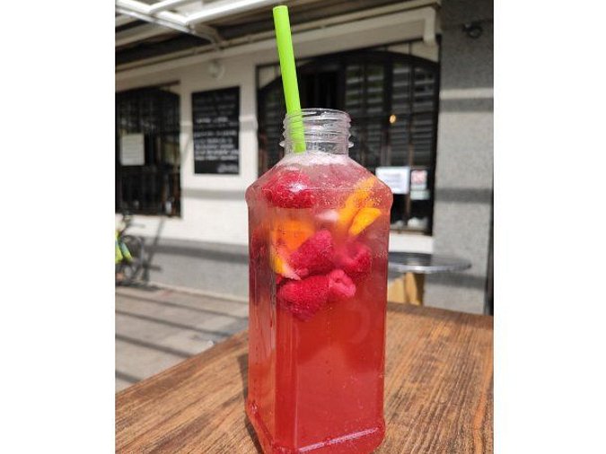 Naše Malinová limonáda s malinami 0,5L