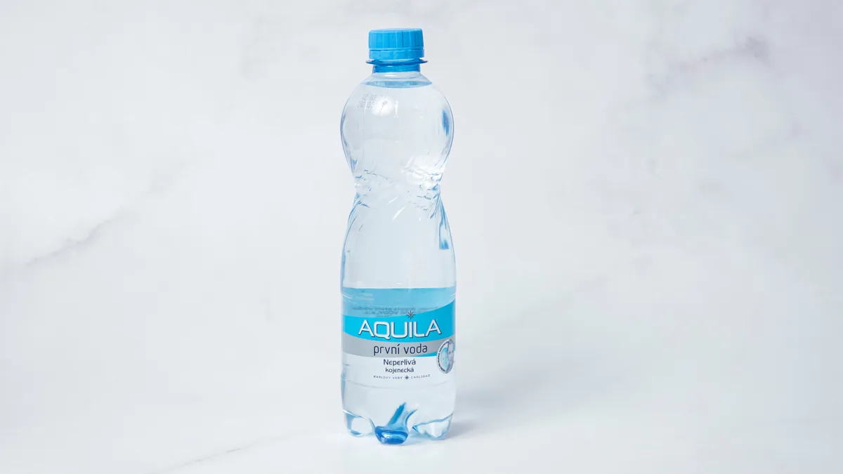 Aquila neperlivá
