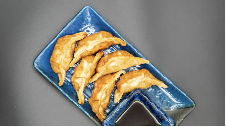 A4. Deep fried Gyoza (6 pcs)
