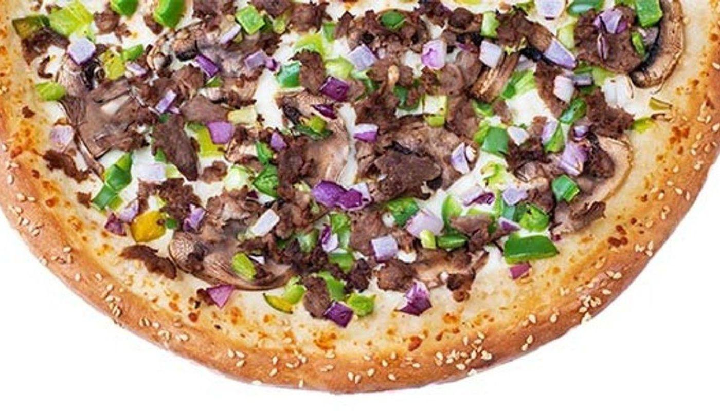 Medium Alfredo Steak Pizza