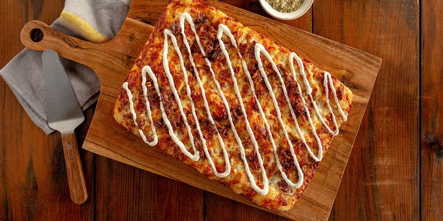 Chicken RandB Detroit-Style Pizza
