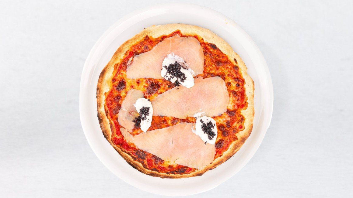 Pizza Losos in kaviar