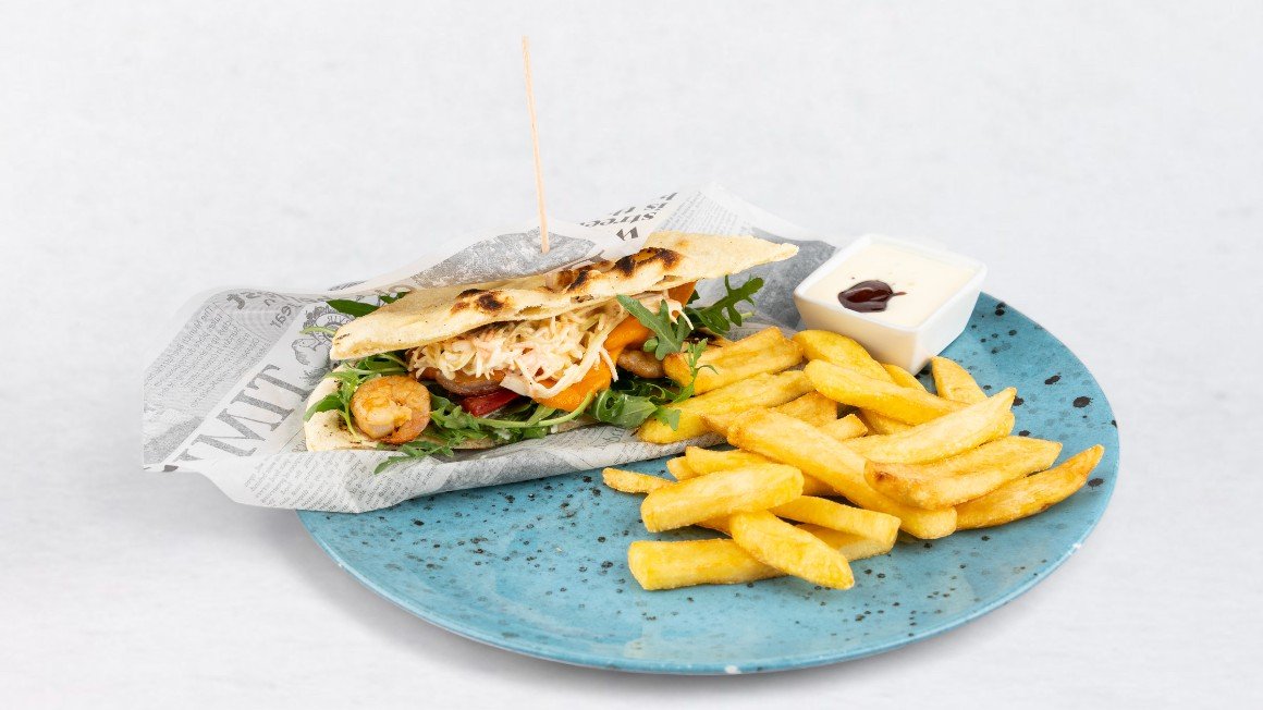 Retro rakci burger in ocvrti krompirček