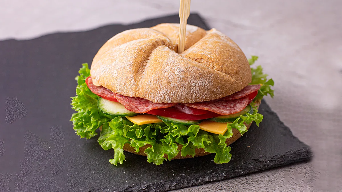 Update Lowcarb Császárzsemle csemegeszalámival