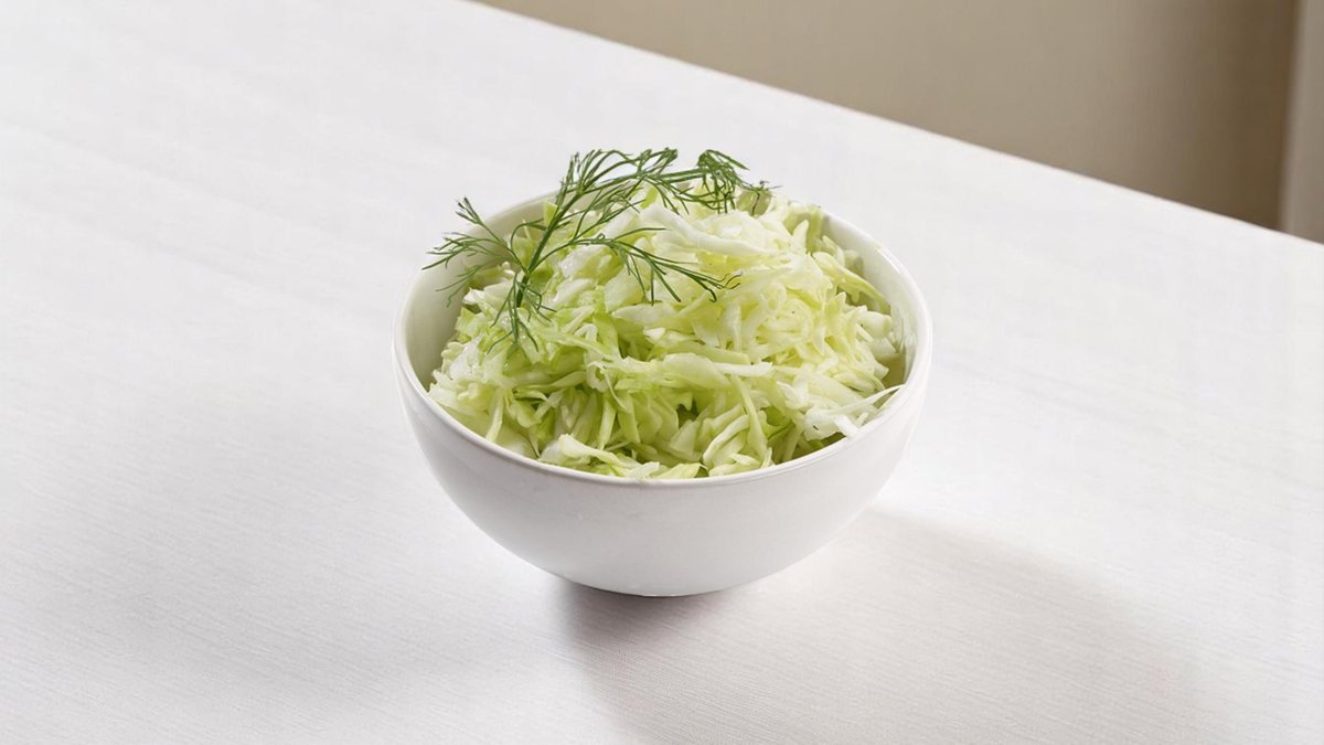 Salată de varză albă cu mărar