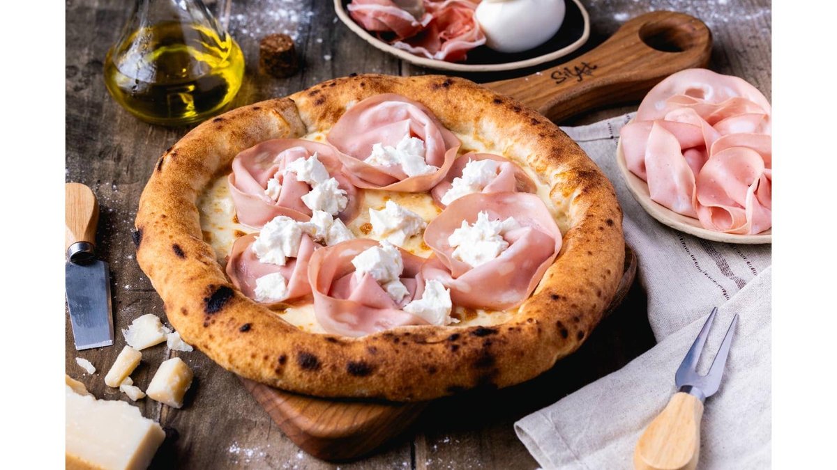 Pizza Mortadella e Burrata