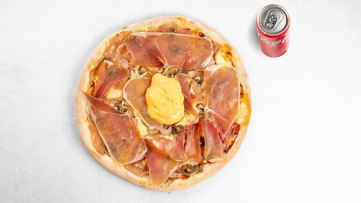 Pizza Šefovska in pijača po izbiri