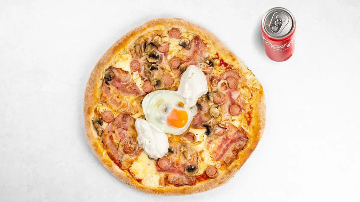 Pizza Kmečka in pijača po izbiri