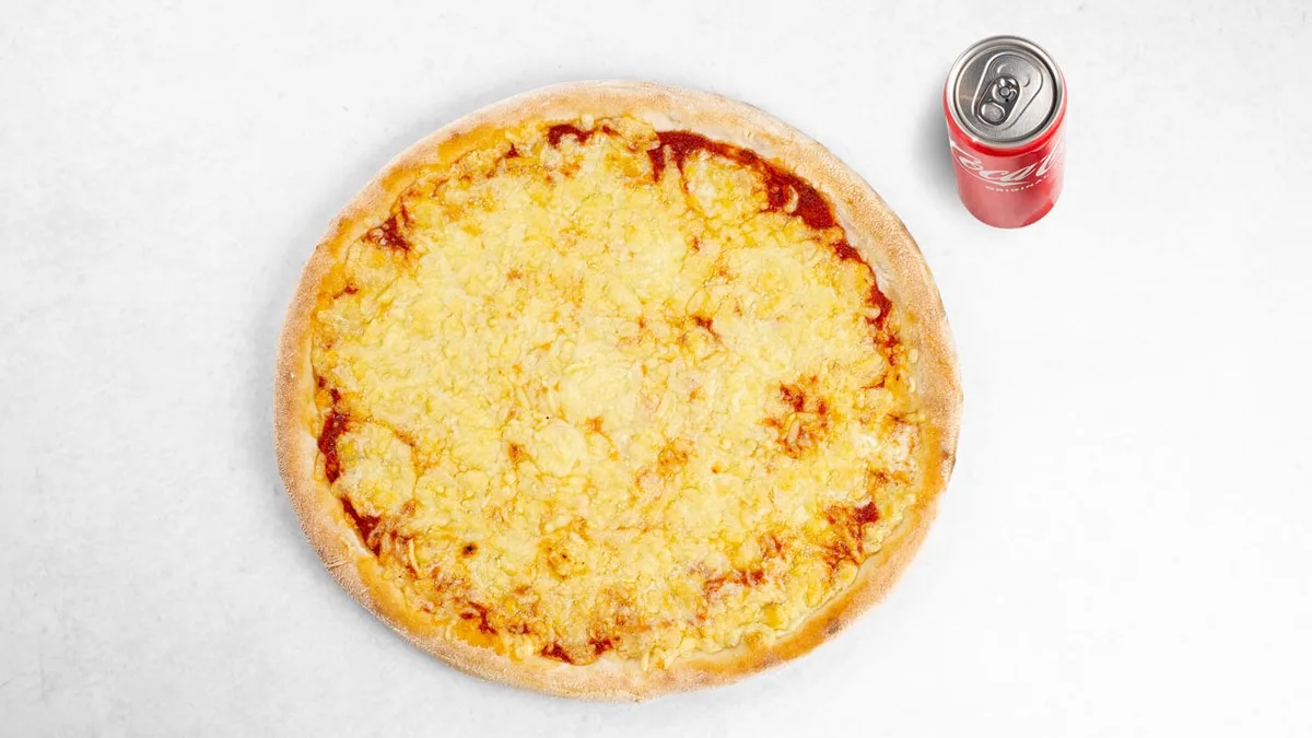 Pizza Margherita in pijača po izbiri