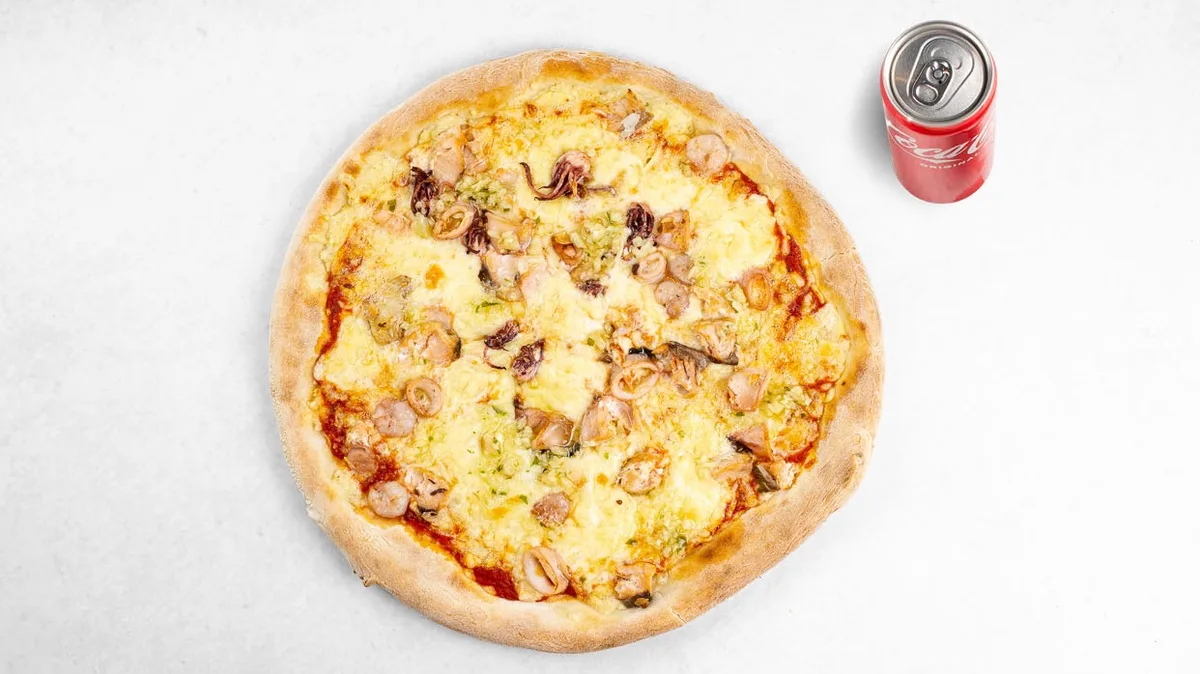 Pizza Ribiška in pijača po izbiri