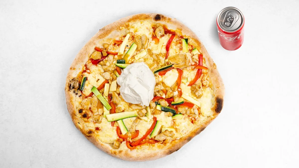 Pizza s piščancem in pijača po izbiri