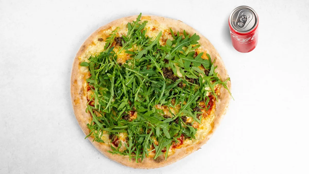 Pizza Tartufata in pijača po izbiri