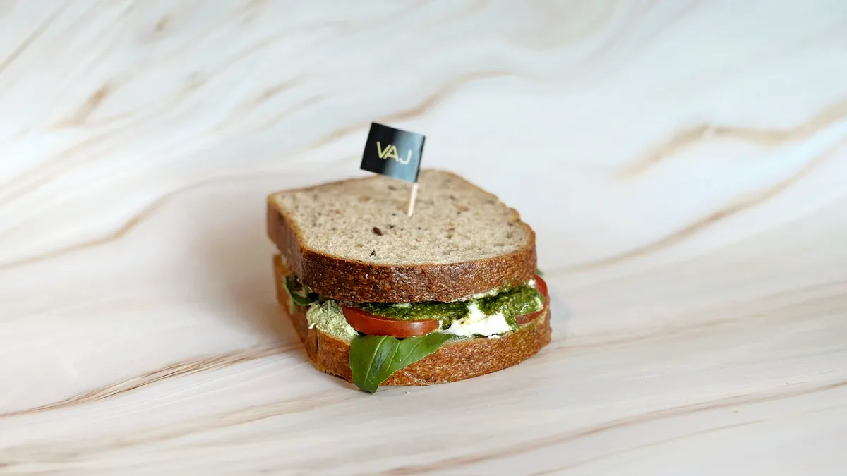 Caprese szendvics