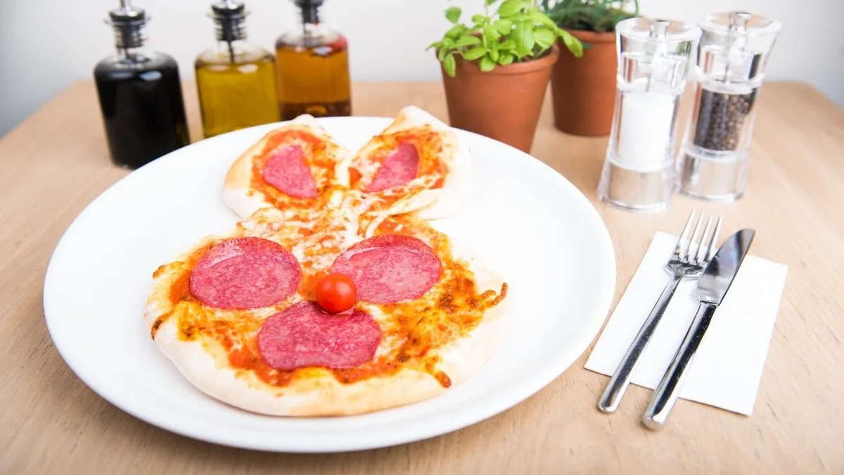 KID PIZZA SZALÁMIS (halacska forma)