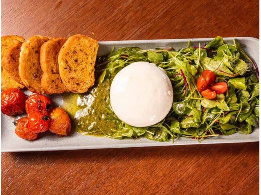 Burrata Com Saladinha Verde