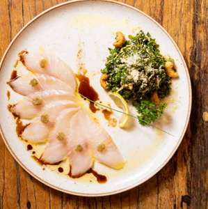 Sashimi De Peixe Branco Com Salada