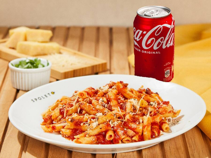 Massa ao Molho Pomodoro + Coca-cola