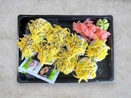 Mango Avocado Roll (6,10,11)