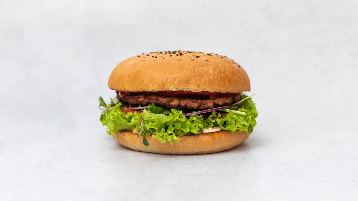 Vegánsky Beyond burger