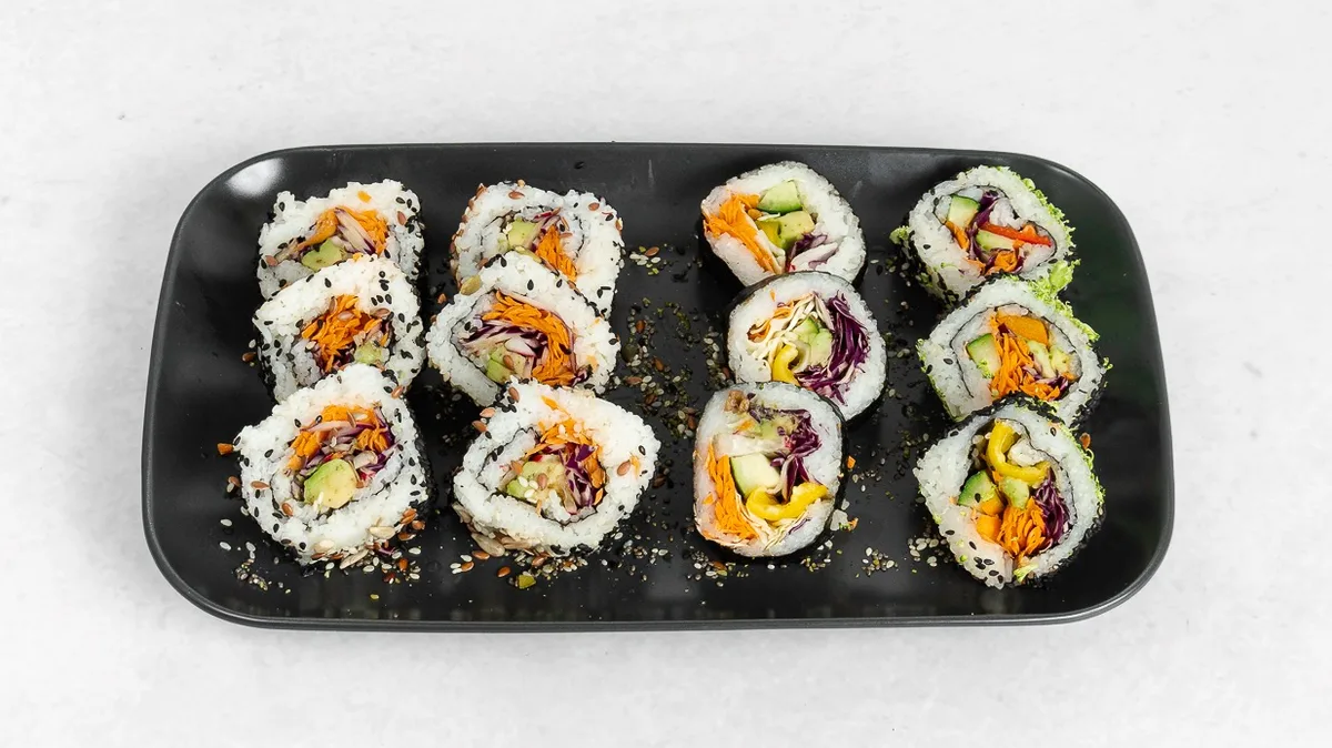 Veganski sushi (12 kosov)